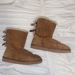 mini ugg with bows on the back